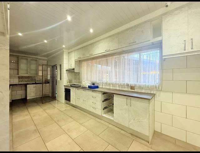 3 BEDROOM HOUSE FOR SALE IN VANDERBIJLPARK SE 2